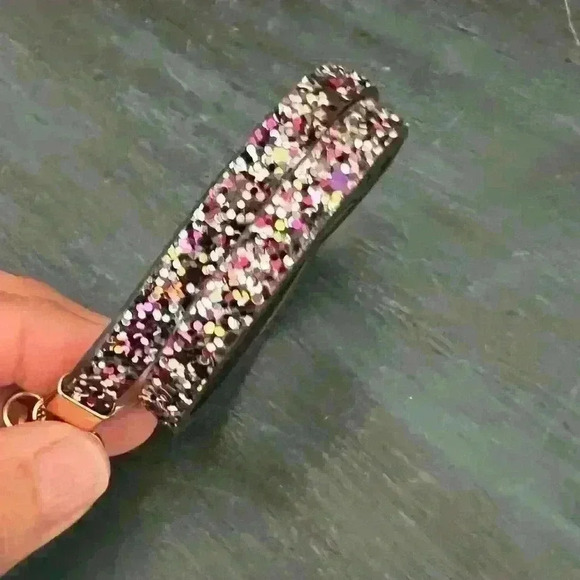 Victoria Emerson Bracelet in Black sparkle leather with charm heart and logo. - Picture 3 of 4